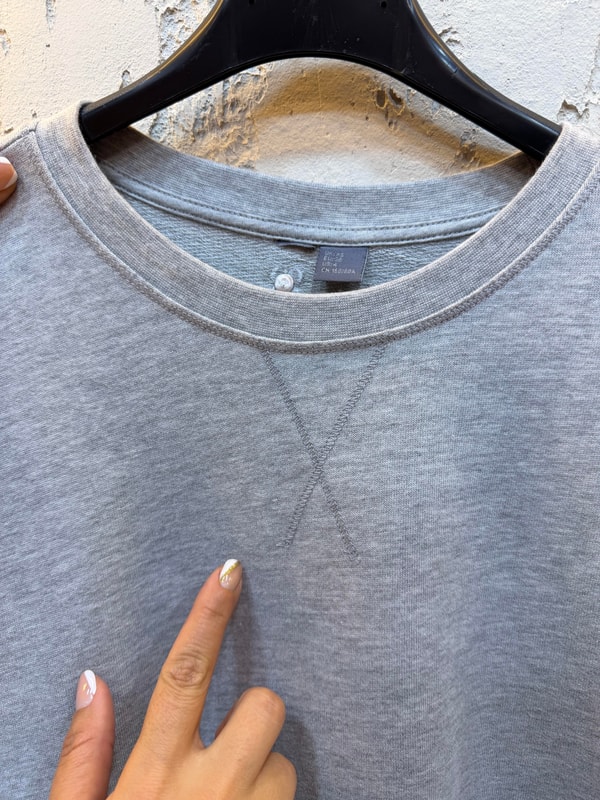 Parmak Geçirme Detaylı Yanları Yırtmaçlı Pamuk Sweatshirt Gri