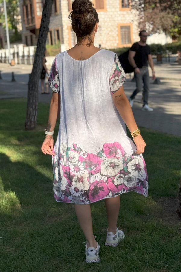 Pembe Çiçek Desenli İthal Elbise Beyaz