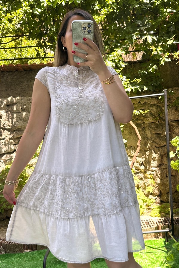 Pul Detaylı Yıkamalı %100 Pamuk Elbise Krem