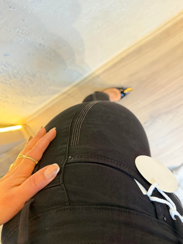 Yanları Taş Şeritli Dar Paça Pantolon Siyah