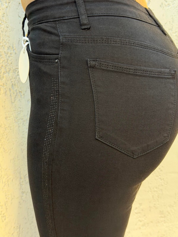 Yanları Taş Şeritli Dar Paça Pantolon Siyah