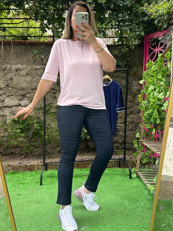 Yuvarlak Yaka Çizgi Detaylı Merserize Bluz Pembe