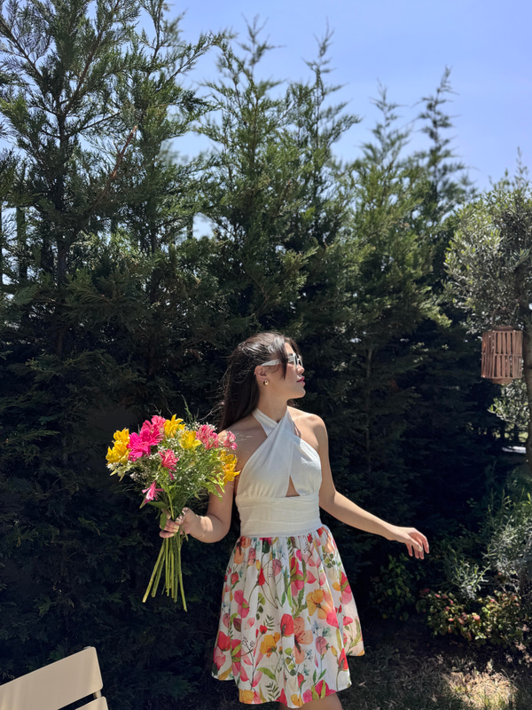 Boyundan Bağlamalı Floral Desen Etekli Elbise