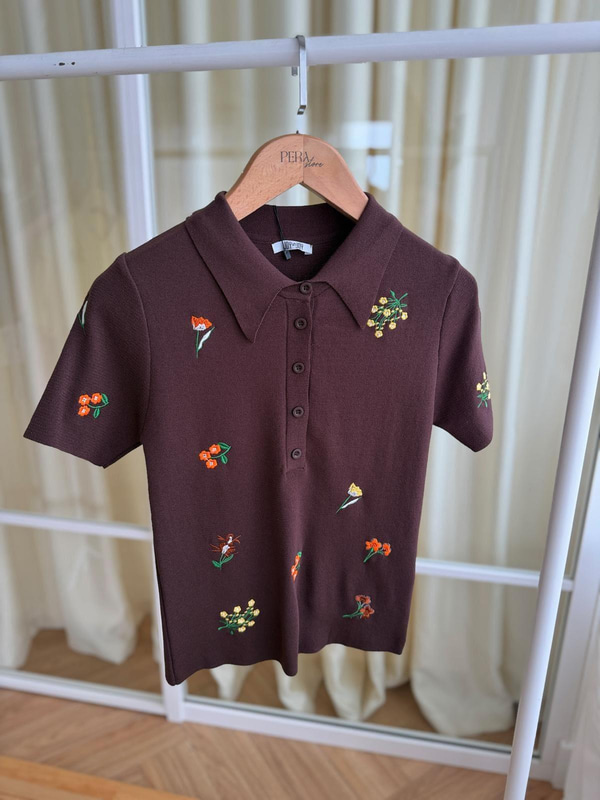 Çiçek Nakışlı Polo Yaka Kahverengi Triko Tshirt