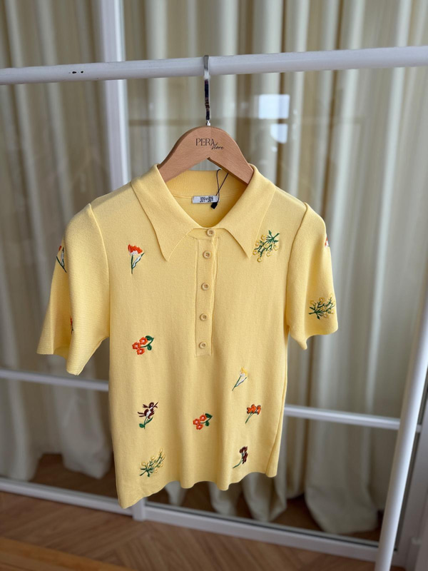 Çiçek Nakışlı Polo Yaka Sarı Triko Tshirt