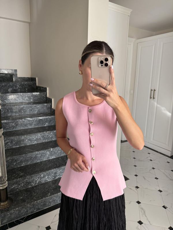 Gold Düğmeli Pembe Triko Yelek