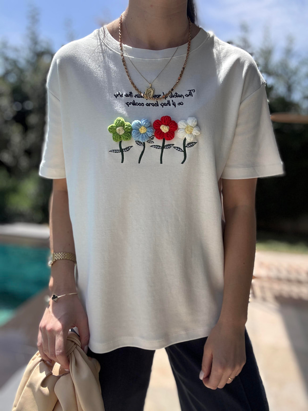 Örgü Çiçek İşlemeli Basic T-Shirt