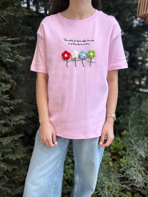Örgü Çiçek İşlemeli Pembe  Basic T-Shirt