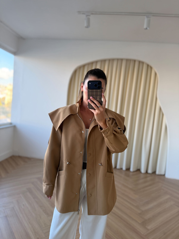 Yaka Ve Bel Detaylı Camel Trençkot