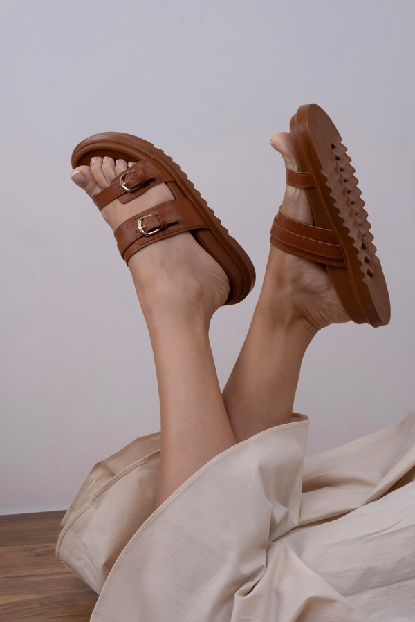 Hazel Model İki Kemer Detaylı Terlik Taba