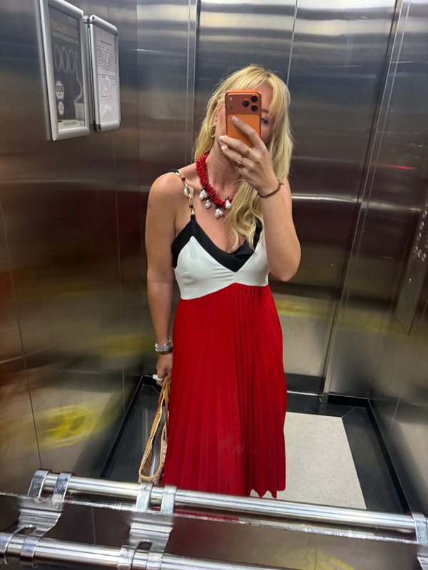 Orijinal Model, Aksesuar Askılı Kırmızı & Siyah Mix Piliseli Elbise
