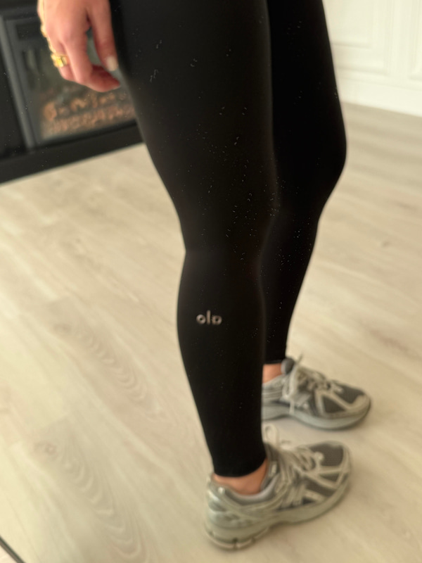 Marka Logolu Siyah Toparlayıcı Tayt