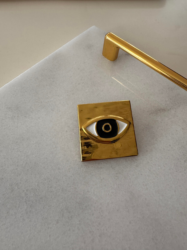 Gold , Siyah Göz Broş