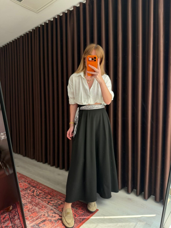 Fular Aksesuarlı , Siyah Etek