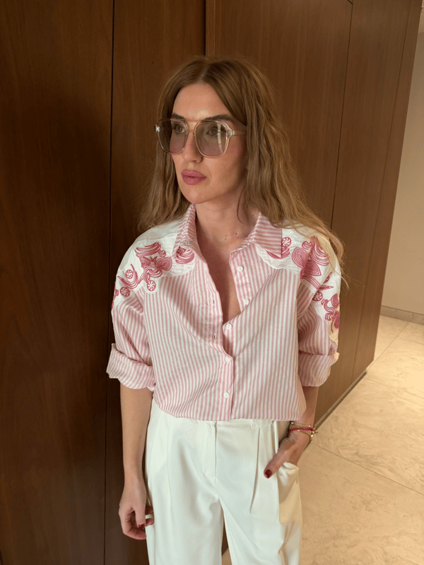 Omzu Nakışlı , Pembe Çizgili Poplin Gömlek