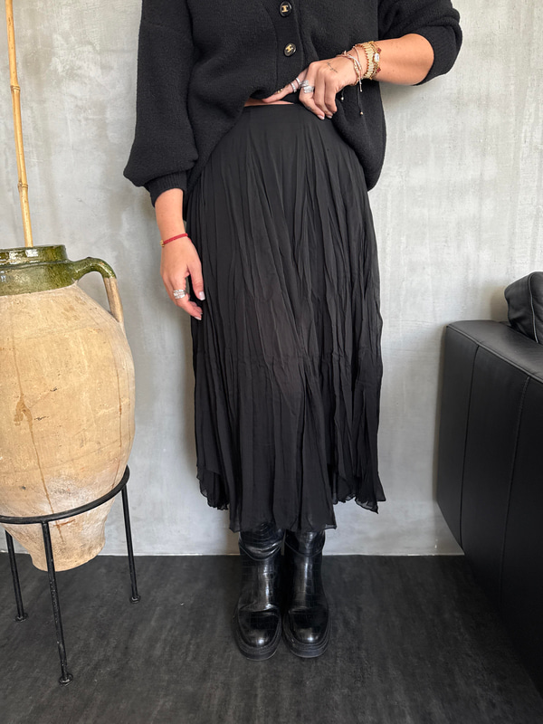 Buruşuk Model , İçi Astarlı , Siyah Midi Etek