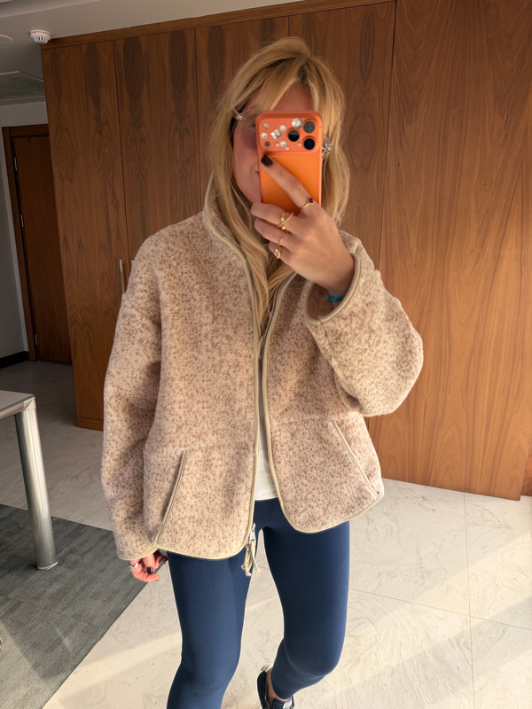 Önden Fermuarlı Dik Yaka Bej Teddy Mont