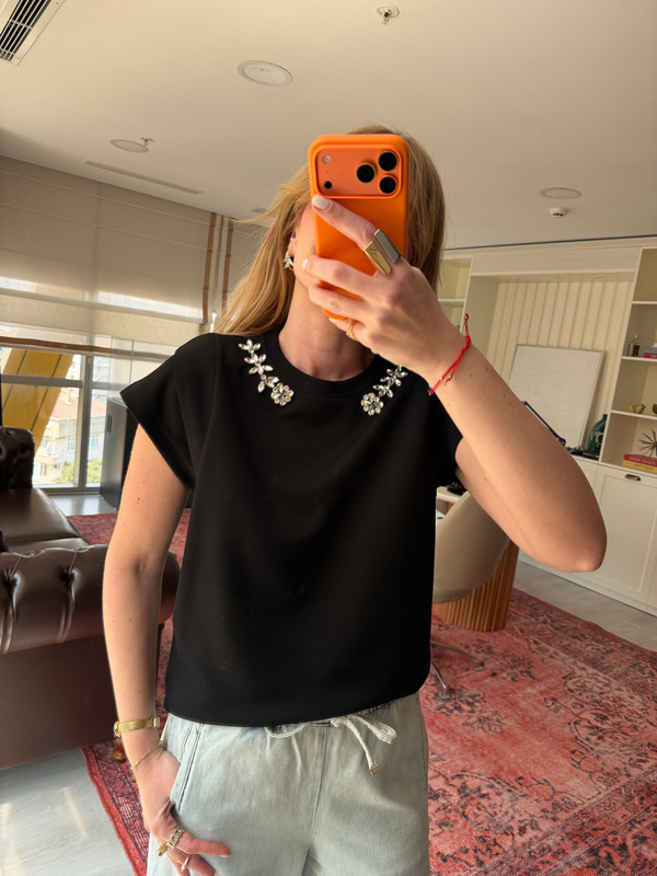 Orijinal Marka , Yakası Taşlı , Vatkalı Siyah Modal T-shirt