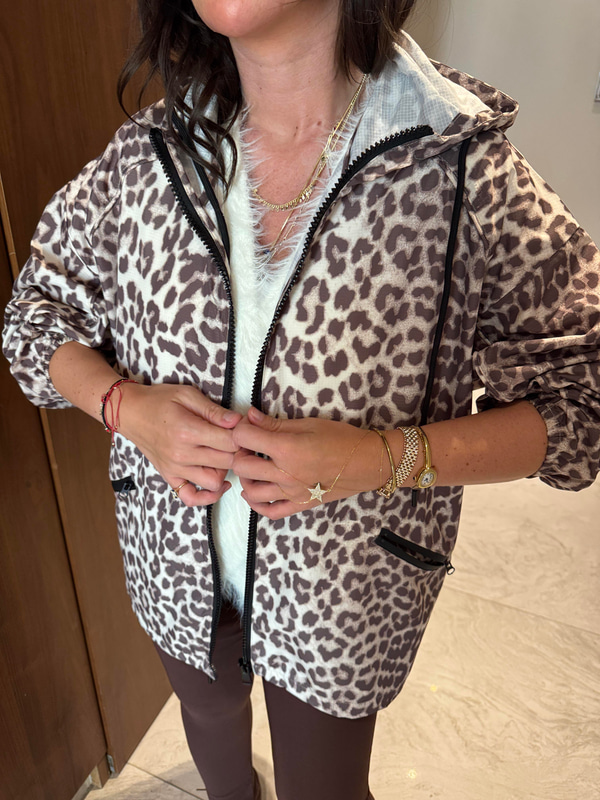Leopar Desenli Yağmurluk