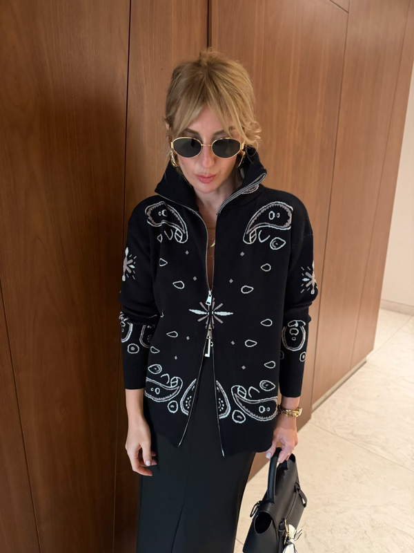 Orijinal Model , Dik Yaka , Çift Fermuarlı , Siyah Şal Desenli Triko
