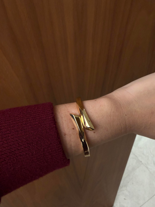 Çapraz Gold , Kelepçe Bileklik