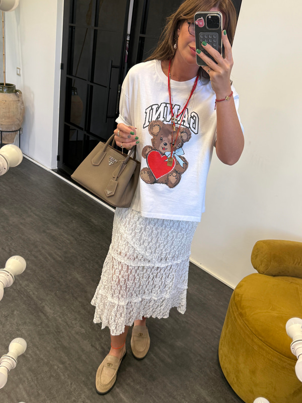 İçi Astarlı , Likralı , Ekru Dantel Etek