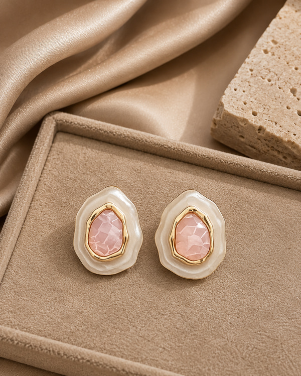 Pembe Sedefli , Gold Detaylı , Asimetrik Kesim Küpe