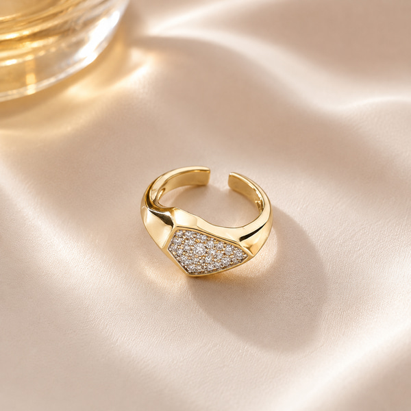 Beyaz Zİrkon Taşlı , Asimetrik Kesim Gold Yüzük