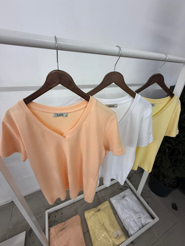 Orijinal Marka %100 Cotton Kayısı Rengi V Yaka T-shirt