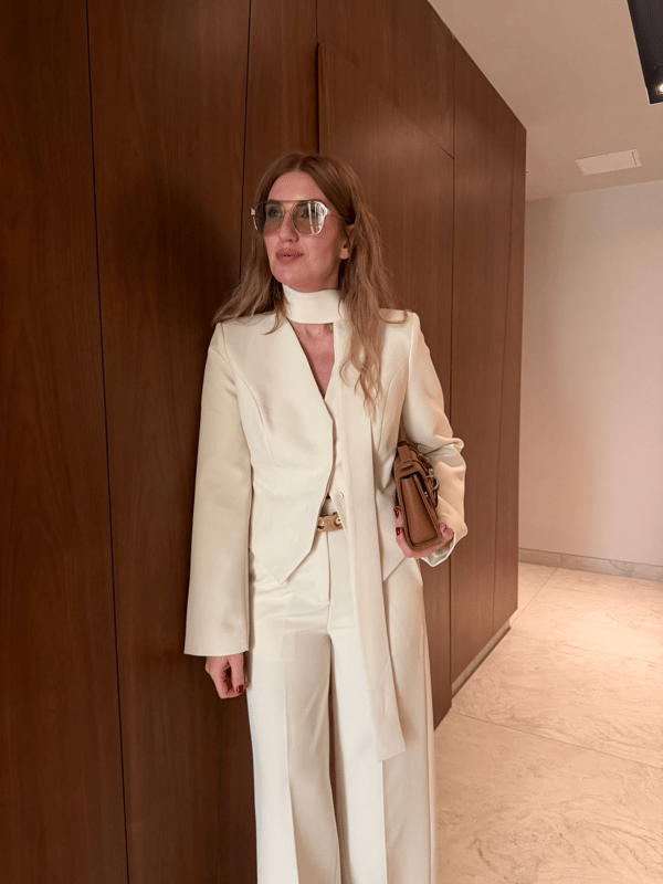 Gizli Düğmeli , Fularlı , Ekru Blazer Ceket