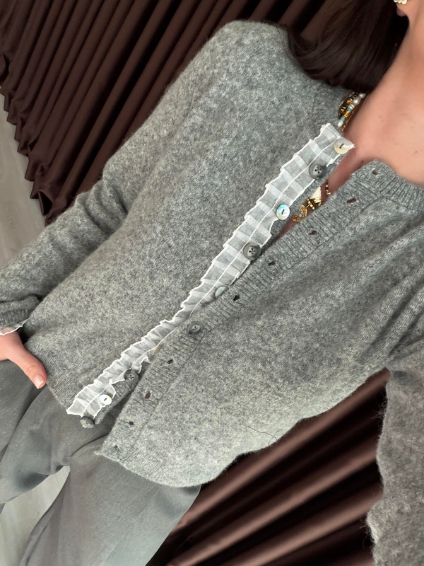 Tül Detaylı Tasarım Düğmeli Gri Triko
