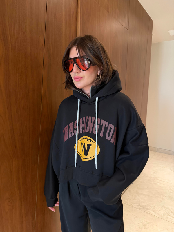 Yakası Fermuarlı , Kapüşonlu , Siyah Sweatshirt