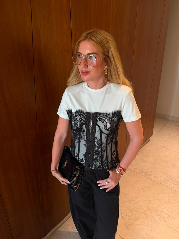 Orijinal Model , Siyah Büstiyer Detaylı , Vatkalı Beyaz Bluz