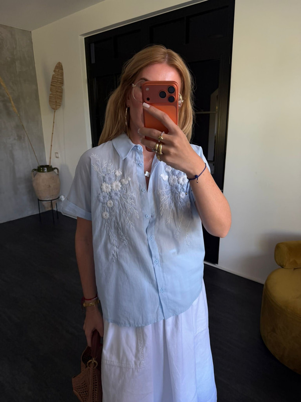 %100 Cotton , Çiçek Nakışlı Bebe Mavisi Gömlek 