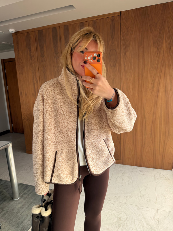 Önden Fermuarlı Dik Yaka Acıkahve Biyeli Bej Teddy Mont