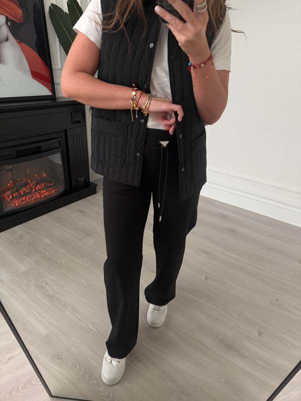 Deri İp Bağlamalı, Taşlı Üçgen Aksesuarlı Siyah Pantolon