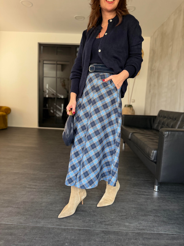 Lacivert Kemerli , Yırtmaçlı Ekose Etek