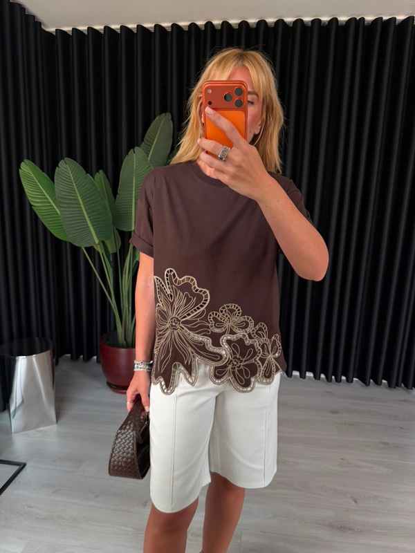 Orijinal Marka , Çiçek Nakışlı , Fistolu Acıkahve T-shirt