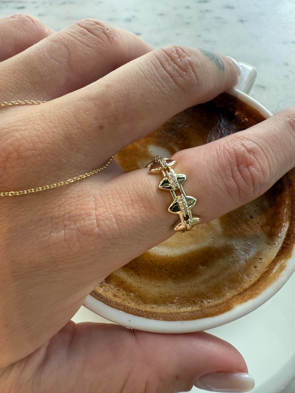 Zirkon Taşlı , Gold , Sıralı Elips Yüzük