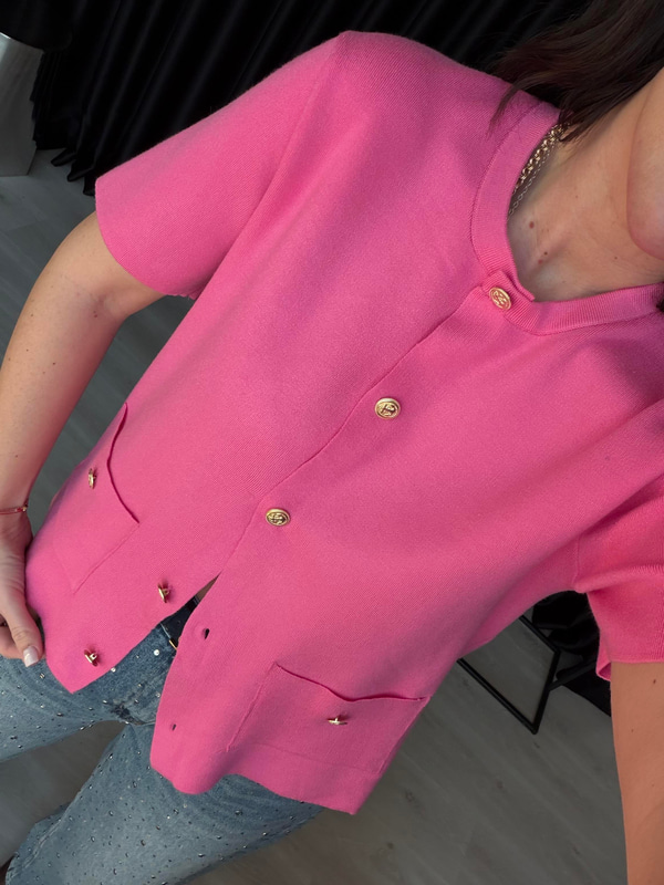 Yumuşacık Dokuda , Gold Düğmeli , Pembe Kısa Kol Triko