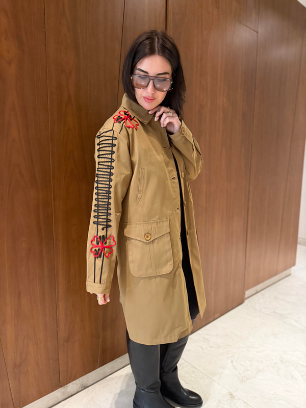 Orijinal Model , Omuz ve Kolları Nakışlı , Camel Trençlot