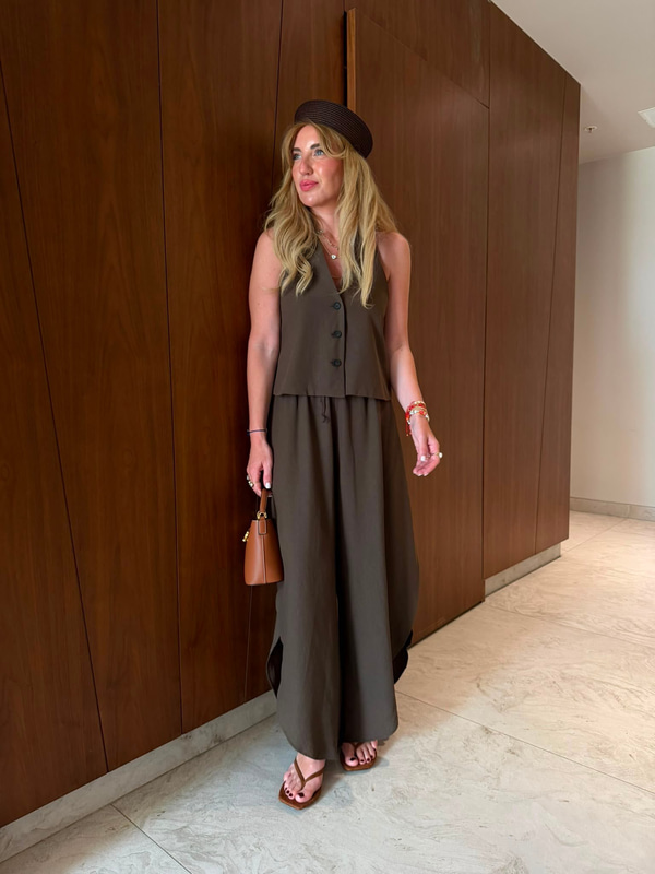 Yumuşacık Dokuda , Halter Yaka , Acıkahve Keten Yelek