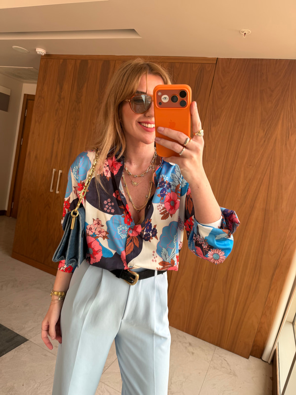 Mavili Çiçekli , Tiril Gömlek
