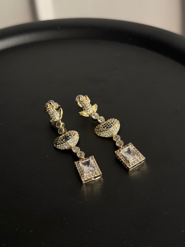 Full Zirkon Taşlı , Kalp & Göz Detaylı , Gold  Küpe