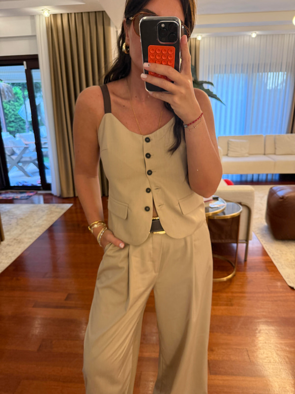 Acı Kahve Askılı , Bej Yelek