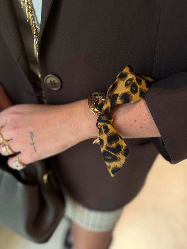 Leopar Fular Detaylı , Gold Bileklik