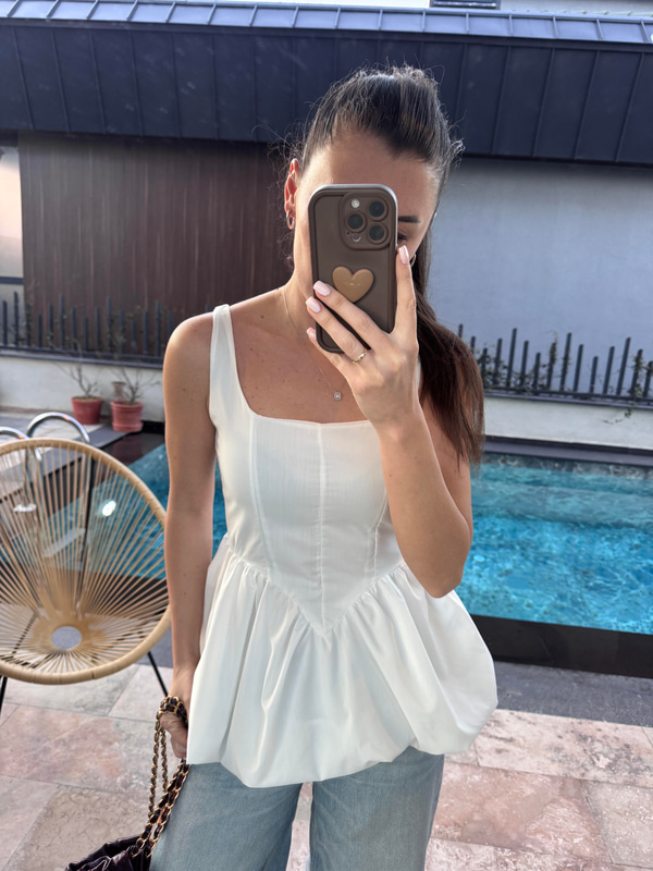 Altı Balon Kesim Beyaz Bluz