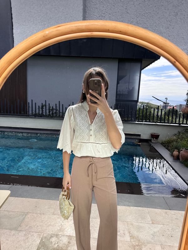 Anna Nakışlı Ebru Bluz