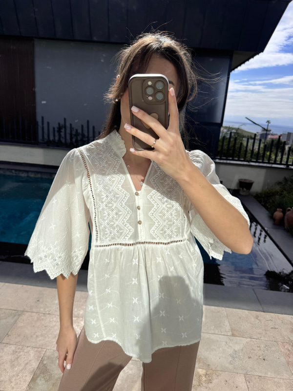 Anna Nakışlı Ebru Bluz