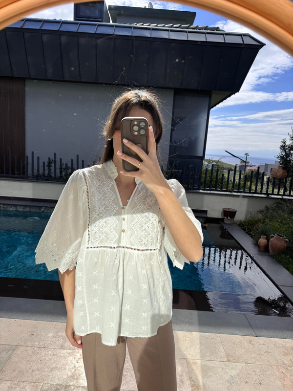 Anna Nakışlı Ebru Bluz